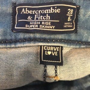 Light wash super skinny jeans